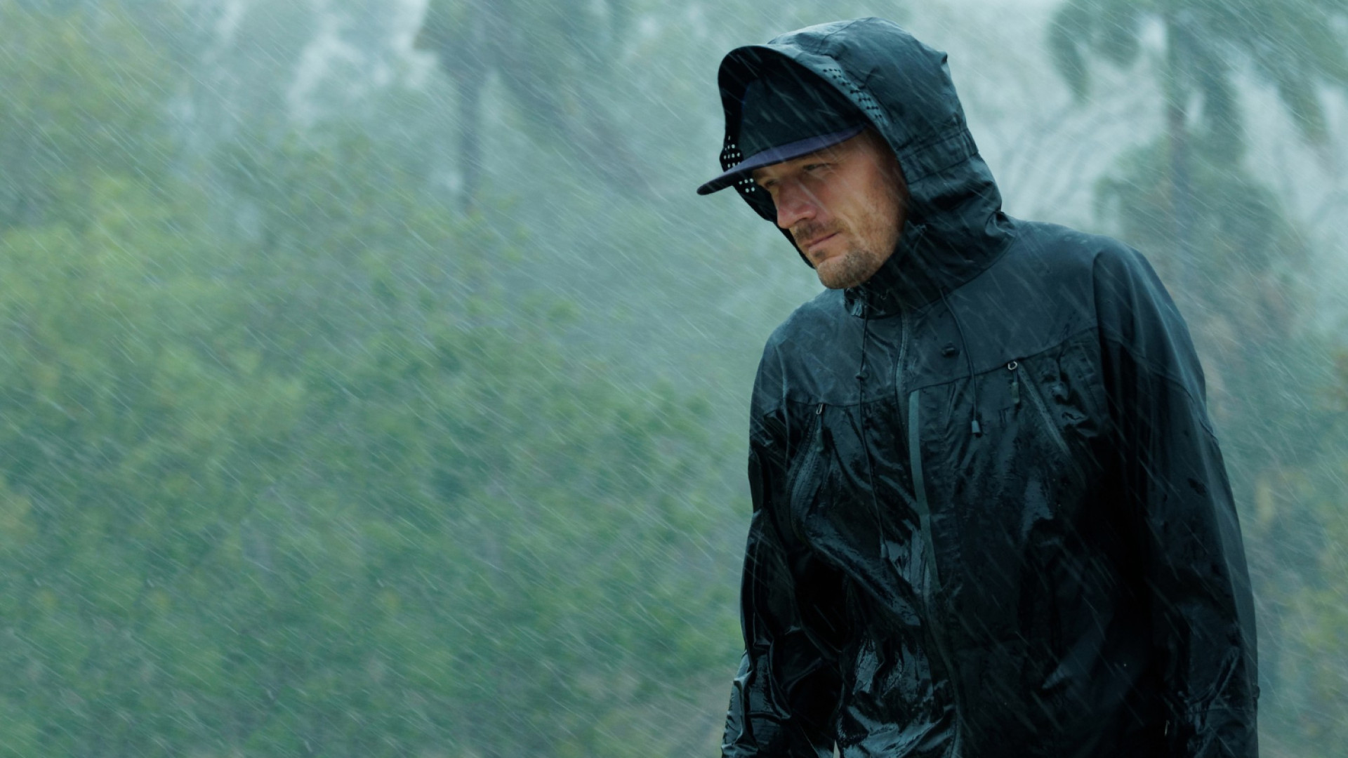 Comment choisir les vêtements de pluie pour homme qui allient confort et protection ?