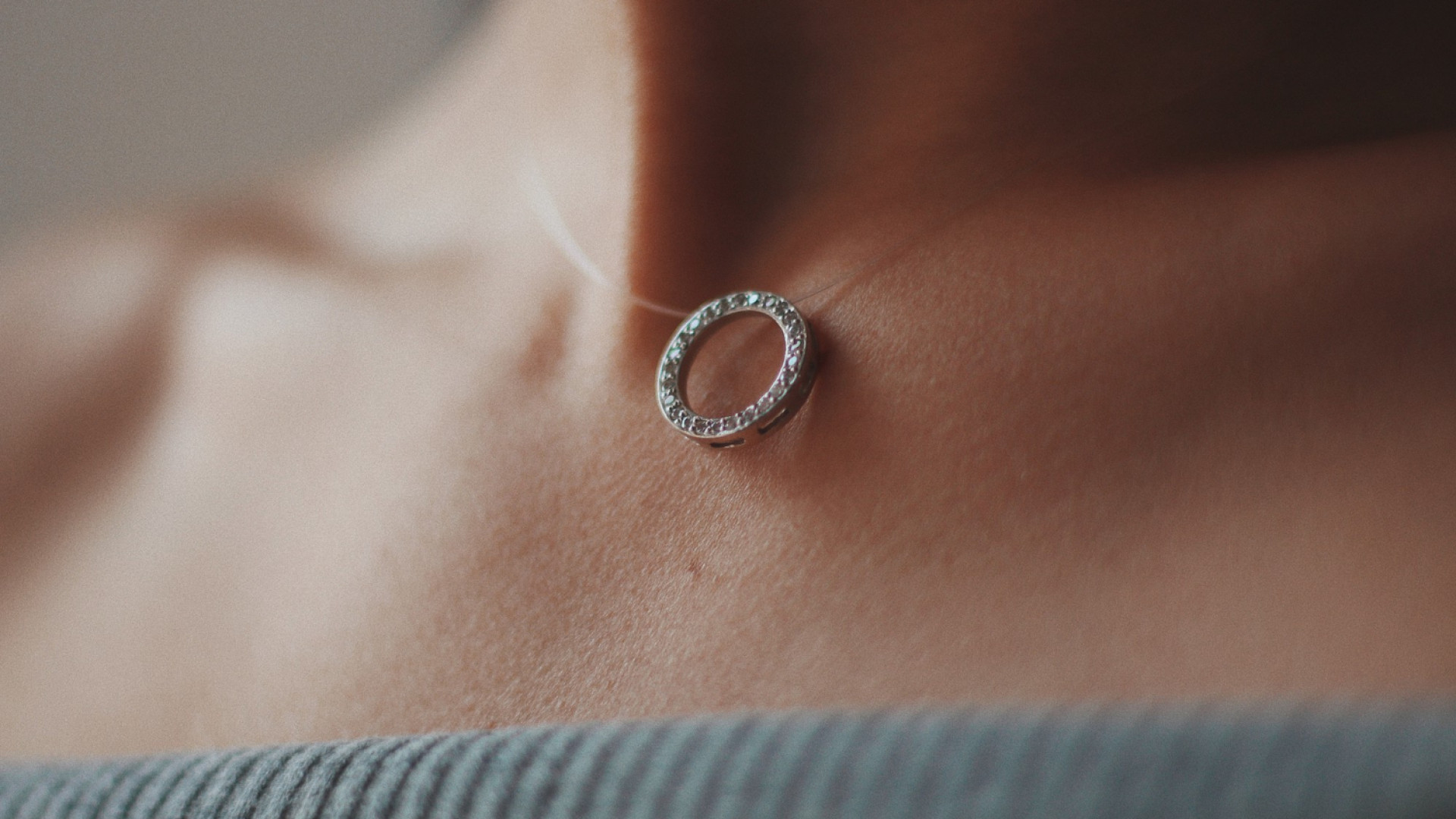 Pourquoi offrir un collier diamant reste un geste d’exception ?